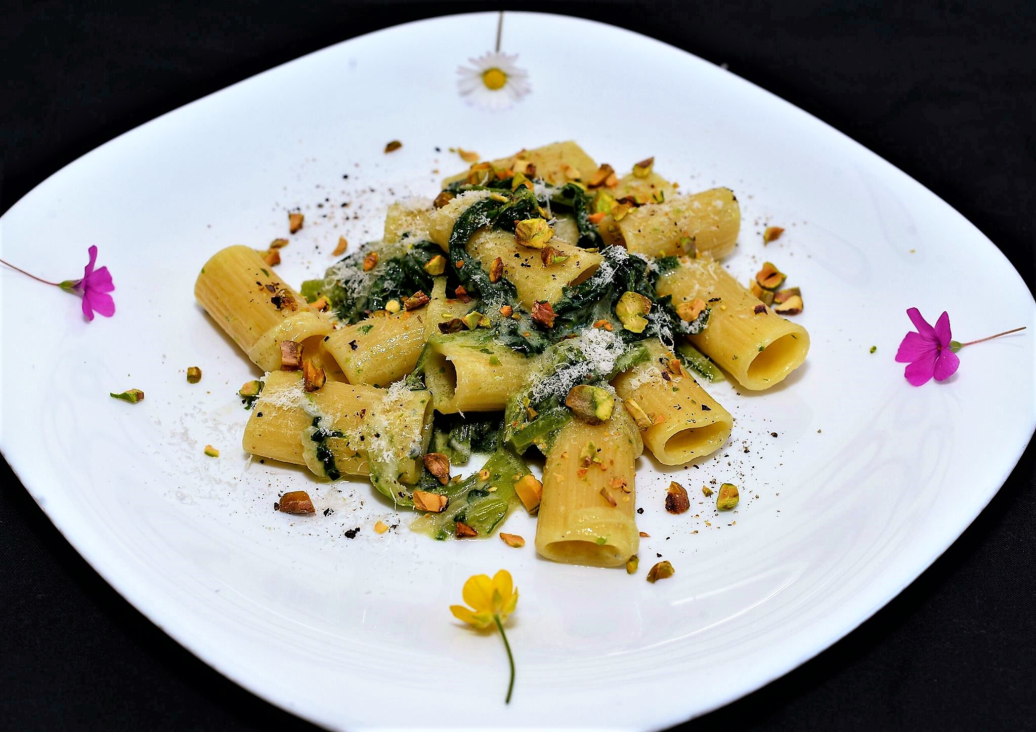 Tortiglioni con Bietole, Gorgonzola e Pistacchi