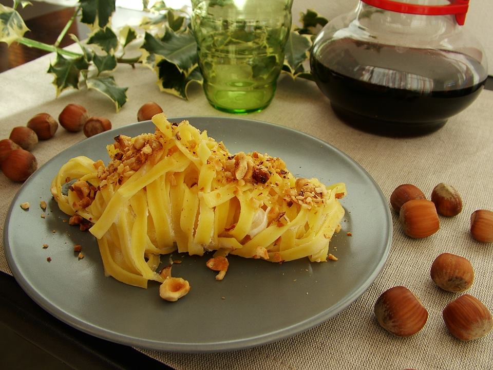 Tagliatelle con Formaggio di capra e Nocciole