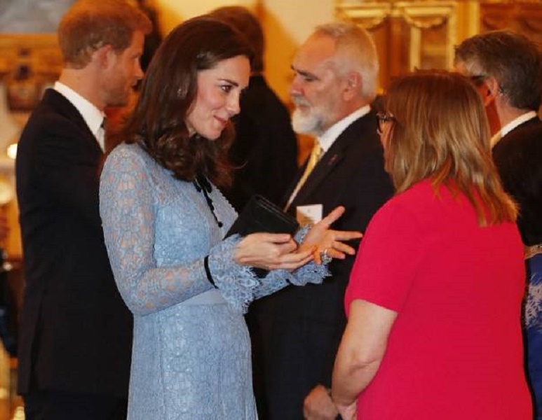 Kate Middleton, terza gravidanza: si vede il pancino VIDEO