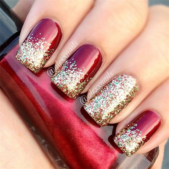 Unghie natalizie: 15 idee fashion per la nail art a Natale FOTO