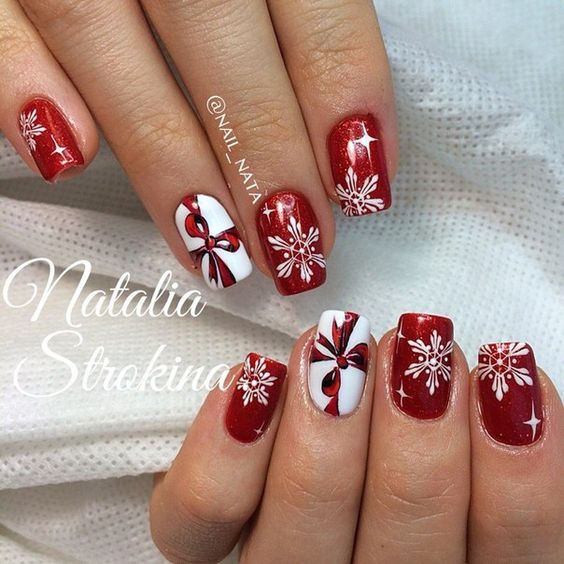Unghie natalizie: 15 idee fashion per la nail art a Natale FOTO