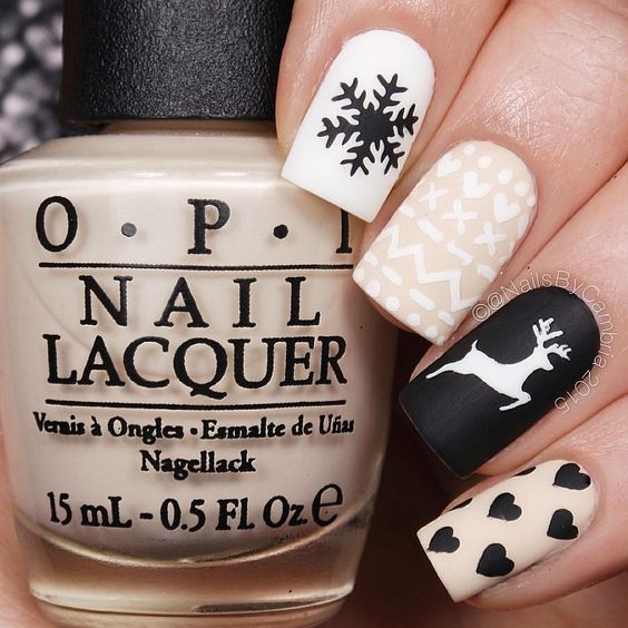 Unghie natalizie: 15 idee fashion per la nail art a Natale FOTO