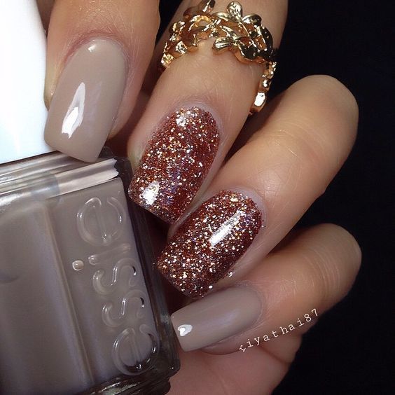 Unghie natalizie: 15 idee fashion per la nail art a Natale FOTO