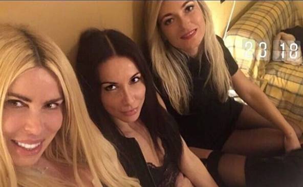 Loredana Lecciso serata con le amiche: la FOTO sorprende tutti!