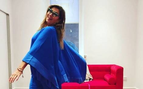 Romina Power fa tendenza! Completo blu elettrico... FOTO