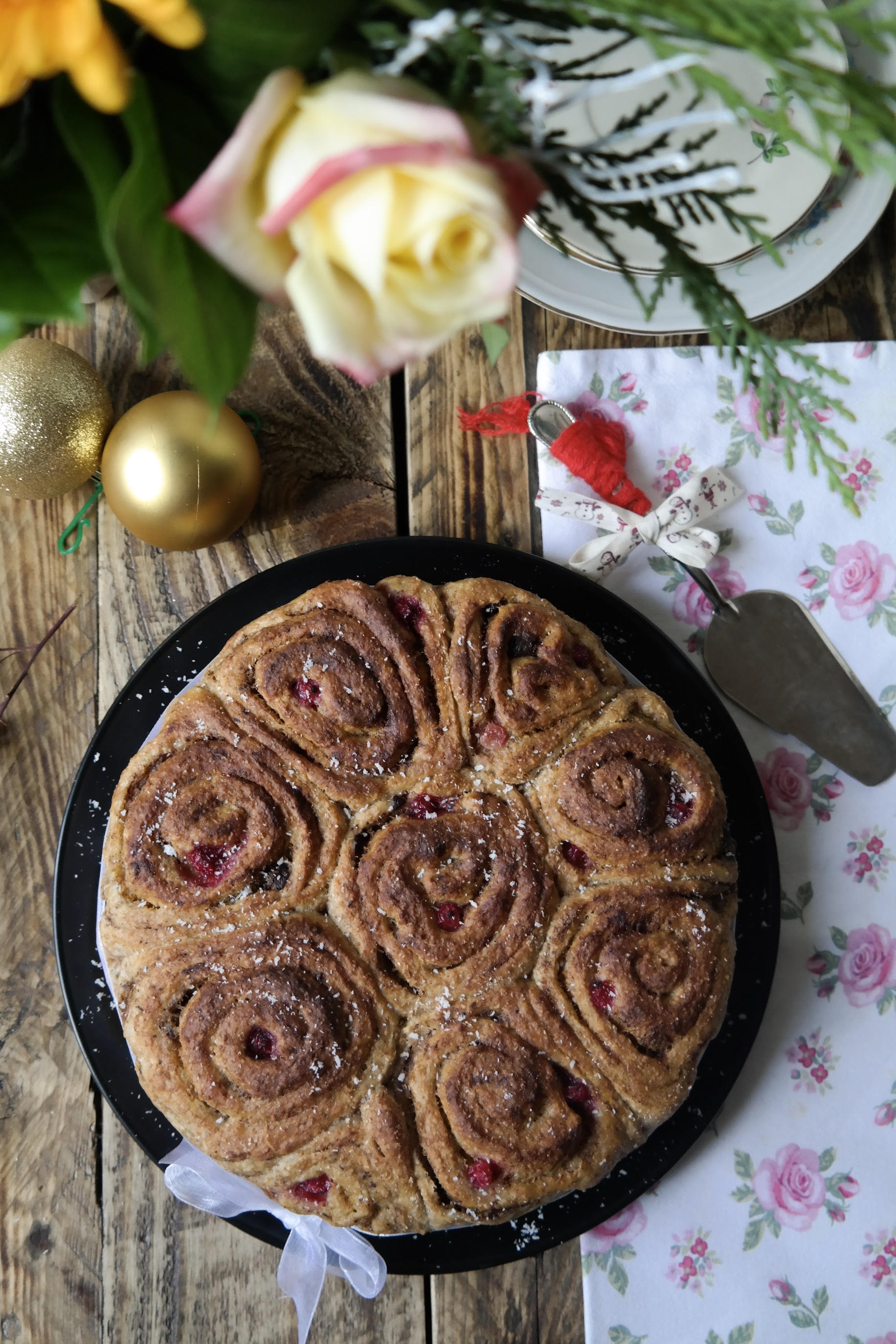 Contest: Torta di rose vegan senza burro, uova e margarina in versione natalizia (di Julie Ann Giovanola)