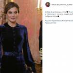 Letizia Ortiz, abito in velluto blu per la regina di Spagna
