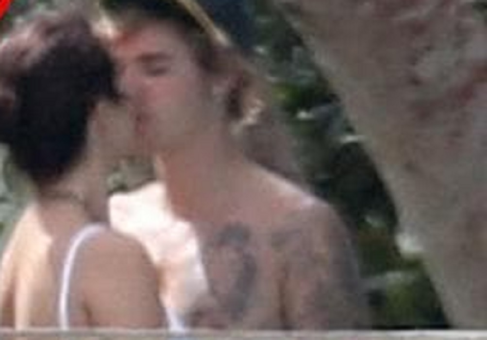 Selena Gomez-Justin Bieber: bacio romantico in Giamaica FOTO "Chi"3