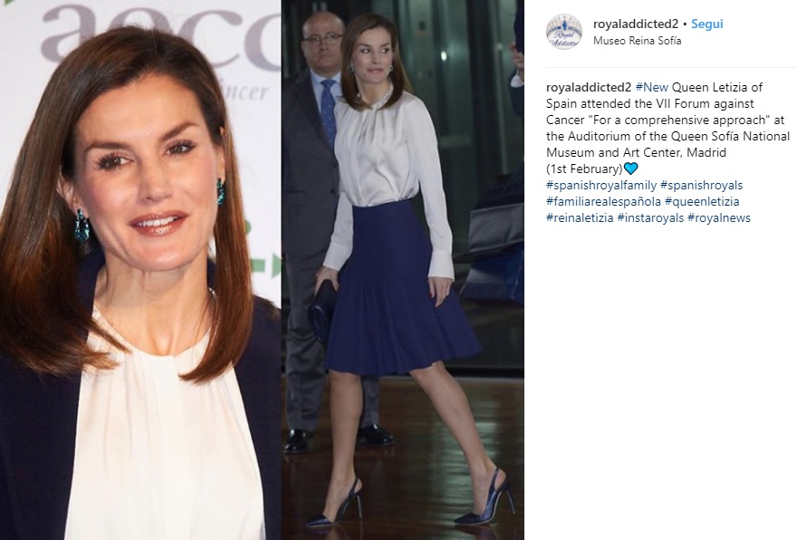 Letizia Ortiz look: gonna longuette blu e blusa bianca 1