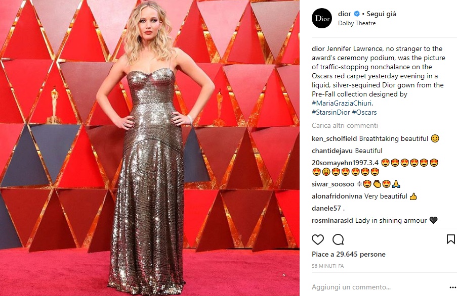 Jennifer Lawrence sensuale in abito satin Dior FOTO