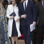 Kate Middleton in blu e Meghan Markle in bianco: sfida di look FOTO