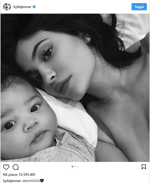 Kylie Jenner, primo selfie con la piccola Stormi