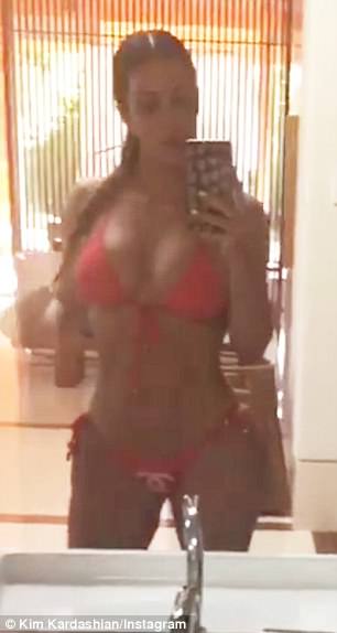 Kim Kardashian ai Caraibi con la sorella Kourtney4