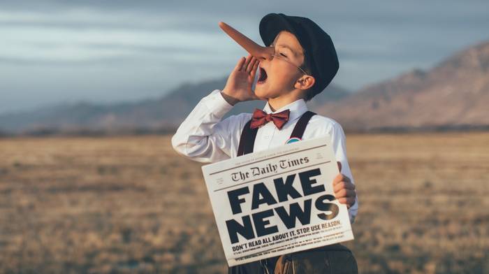 Cause dei tumori, dilagano le fake news: bottiglie di plastica, stress...