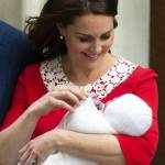 Kate Middleton, il look dopo il parto è un omaggio a Diana FOTO