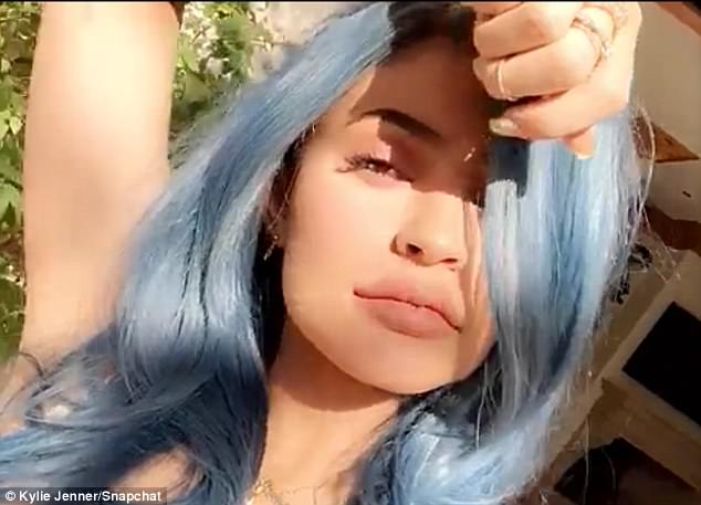 Kylie Jenner a Coachella con i capelli blu4