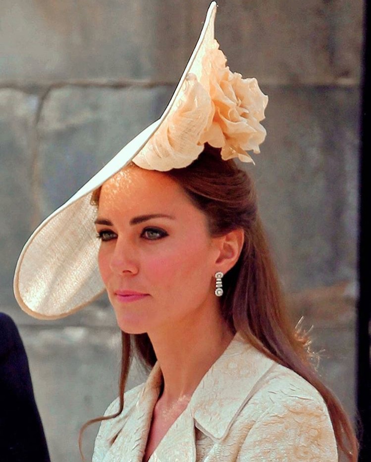 Kate Middleton, cosa si nasconde dietro la prima foto di Louis e Charlotte