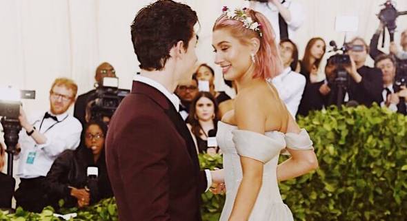 Shawn Mendes e Hailey Baldwin solo amici? La frase spiazza