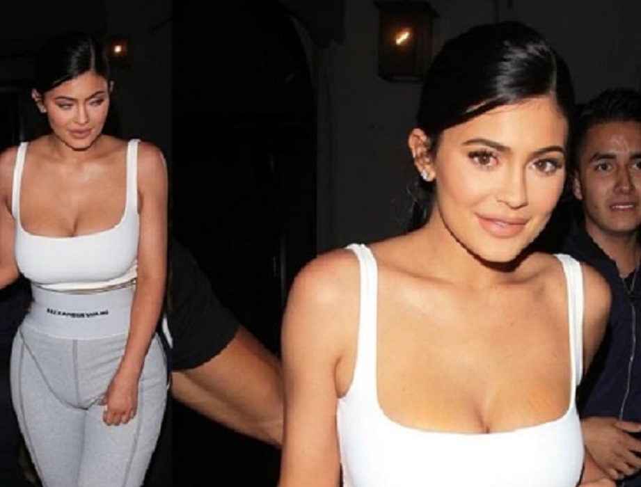 Kylie Jenner, serata in reggiseno e leggings: corpo perfetto4
