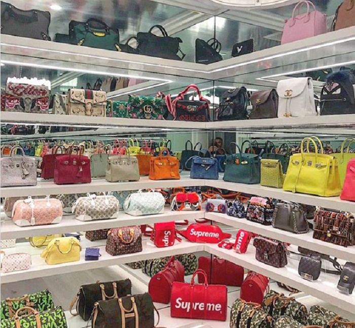 Kylie Jenner, l’incredibile collezione di borse Louis Vuitton, Chanel, Dior