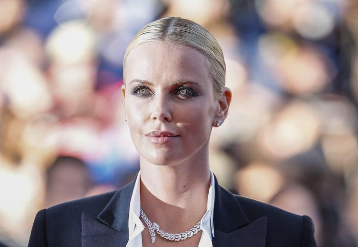 Charlize Theron: "Mia madre è la mia salvatrice"