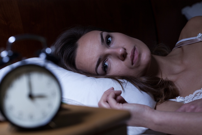 Fatichi ad addormentarti la notte? Rischio aumento pressione per le donne