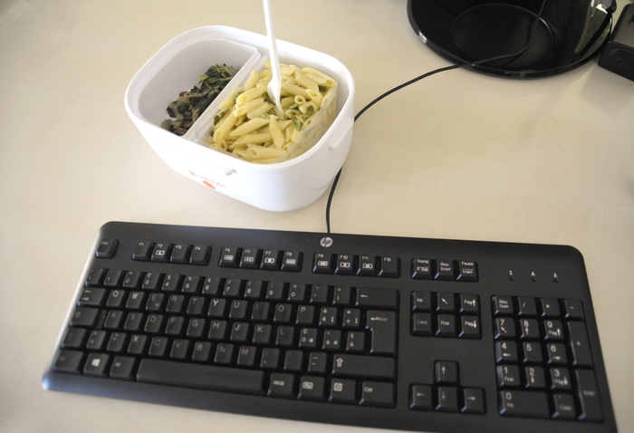 Pranzo in ufficio nemico della linea: pasti troppo calorici e salati