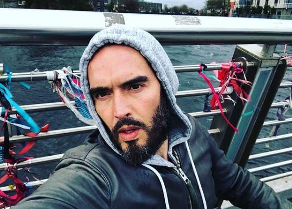 Russell Brand e Laura Gallacher genitori bis