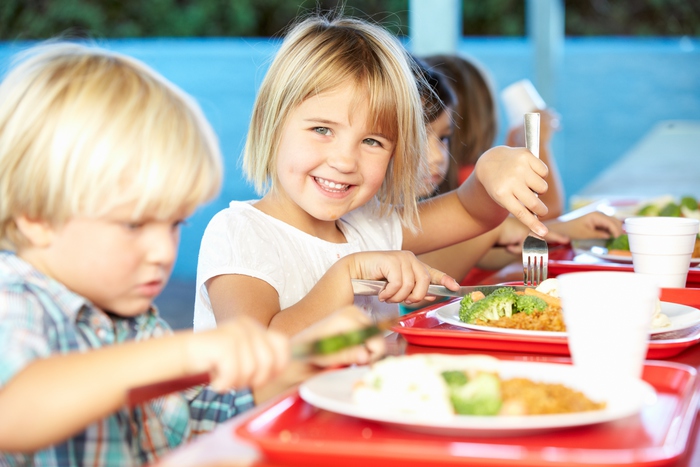 Dieta bimbi, 5 pasti: da colazione a cena, la corretta giornata alimentare