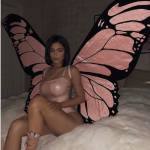 Halloween, Kylie Jenner sceglie il latex e si traveste da farfalla rosa2