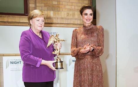 Rania di Giordania in Ulyana Sergeenko per l'incontro con Angela Merkel