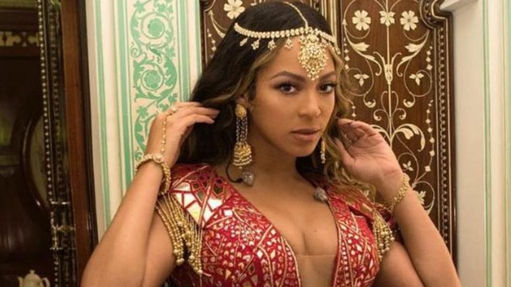 Beyoncé in India indossa gli abiti della tradizione2
