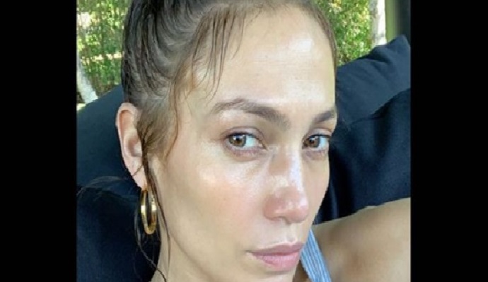 Jennifer Lopez, selfie senza trucco su Instagram2
