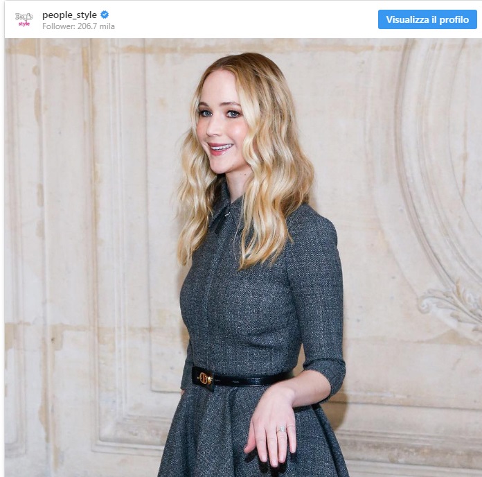 Jennifer Lawrence, alla sfilata Dior mostra l'anello di fidanzamento4