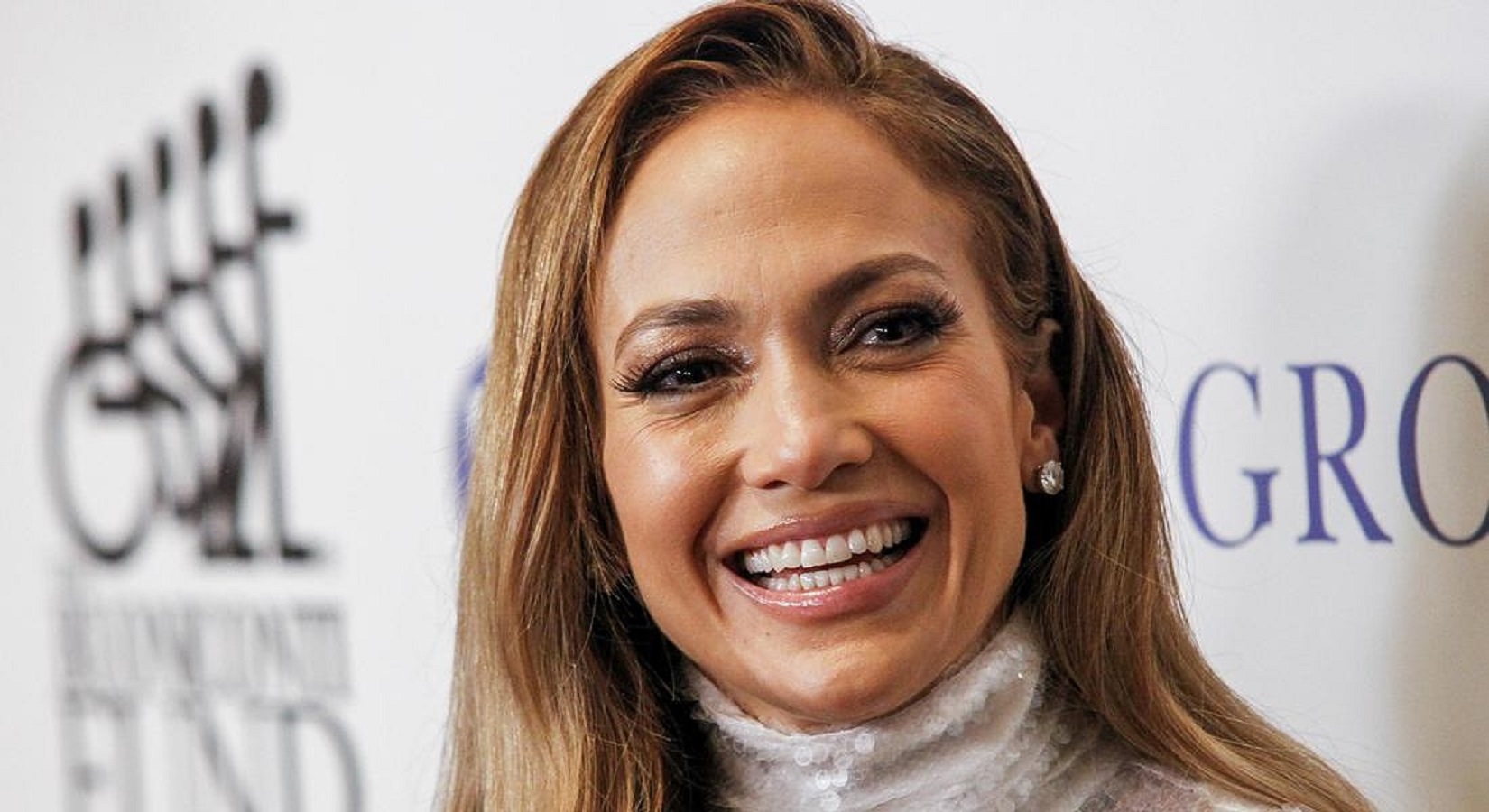 Jennifer Lopez, questo spray è il suo segreto per una pelle radiosa