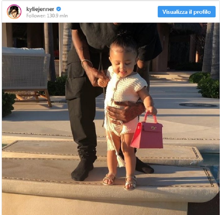 Kylie Jenner, la figlia stormi a 1 anno ha già la sua Kelly di Hermes Kylie Jenner, la figlia stormi a 1 anno ha già la sua Kelly di Hermes
