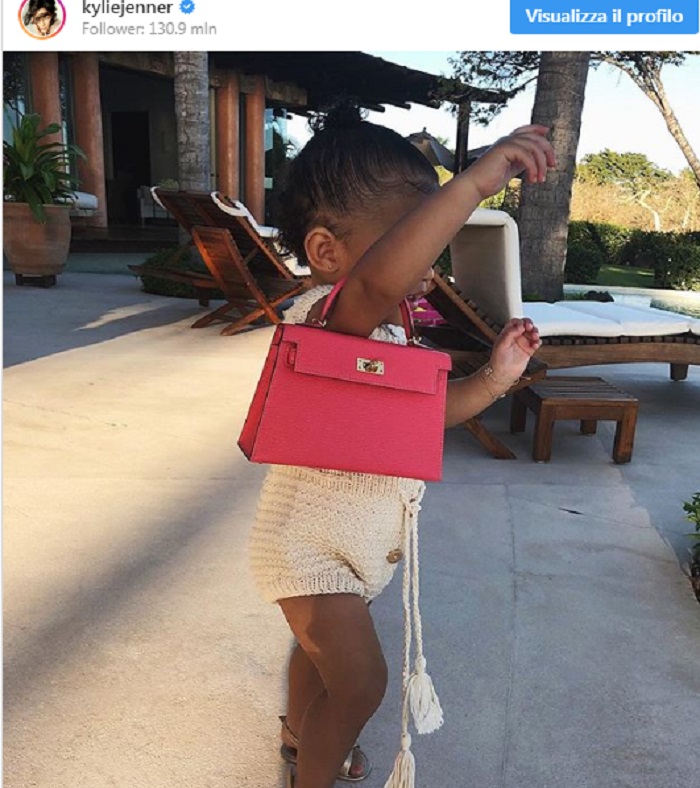 Kylie Jenner, la figlia stormi a 1 anno ha già la sua Kelly di Hermes Kylie Jenner, la figlia stormi a 1 anno ha già la sua Kelly di Hermes