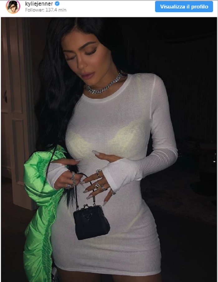 Kylie Jenner e le micro-borse: l'ultima tendenza della cool mom5