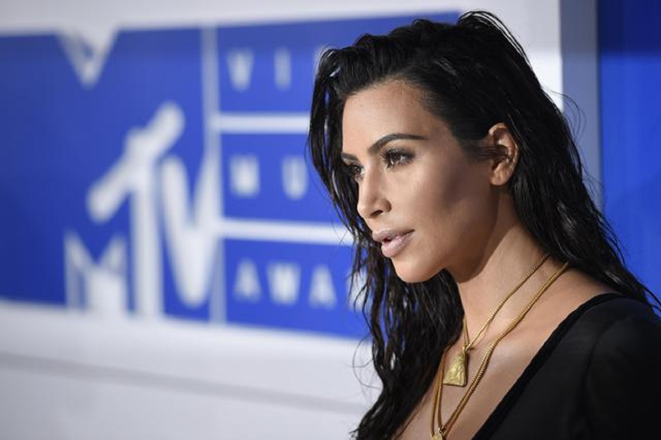 Kim Kardashian usa questa mousse abbronzante da 35 euro