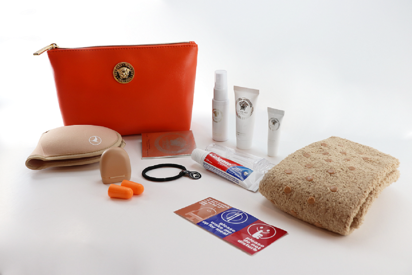 Turkish Airlines: nuovi kit da viaggio firmati Versace e Mandarina Duck