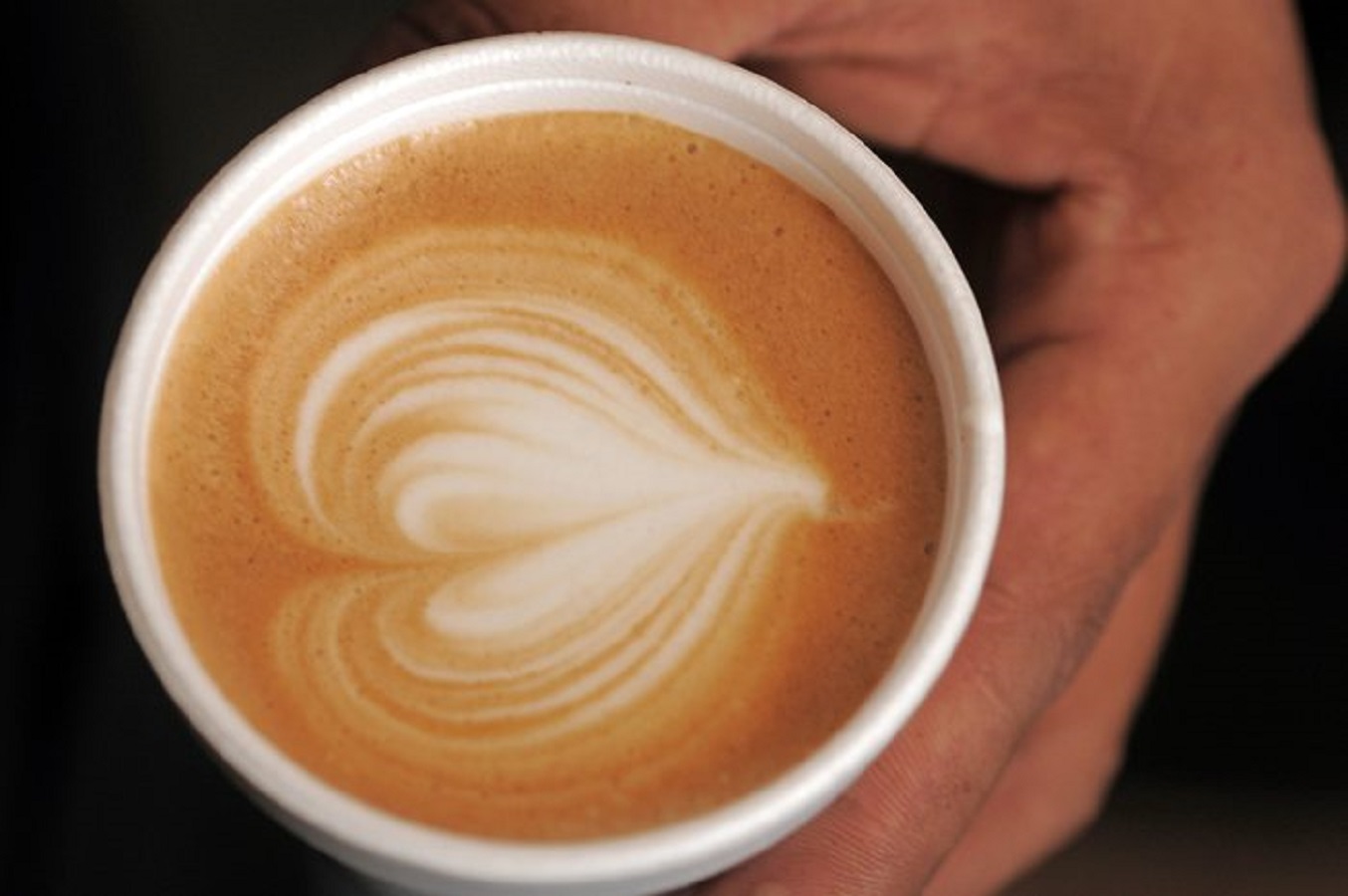 Bere caffè potrebbe ridurre probabilità di cancro al fegato del 50%