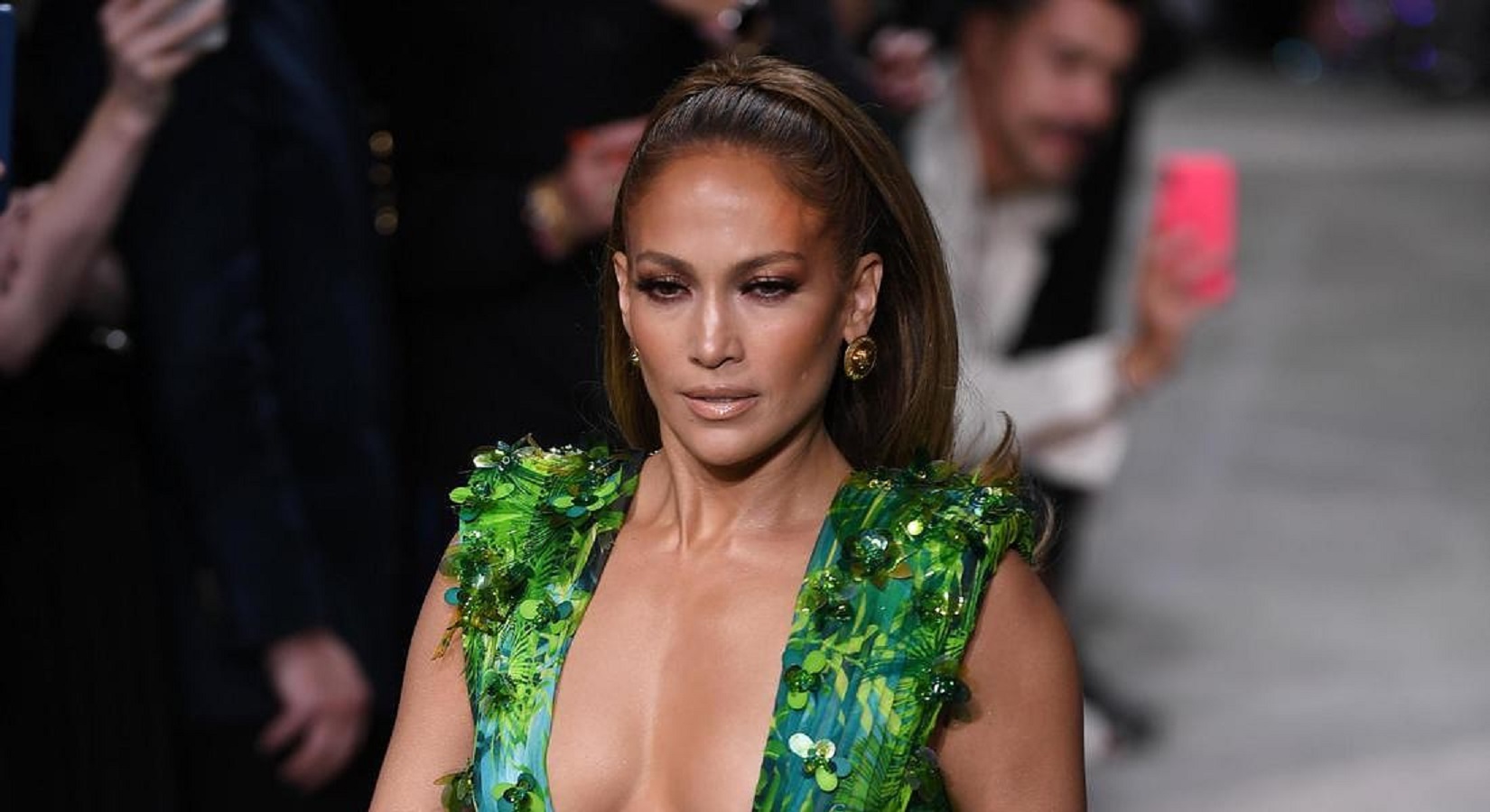 Green Versace Dress of Jennifer Lopez. Jennifer Lopez Green Dress. Лопес пластика