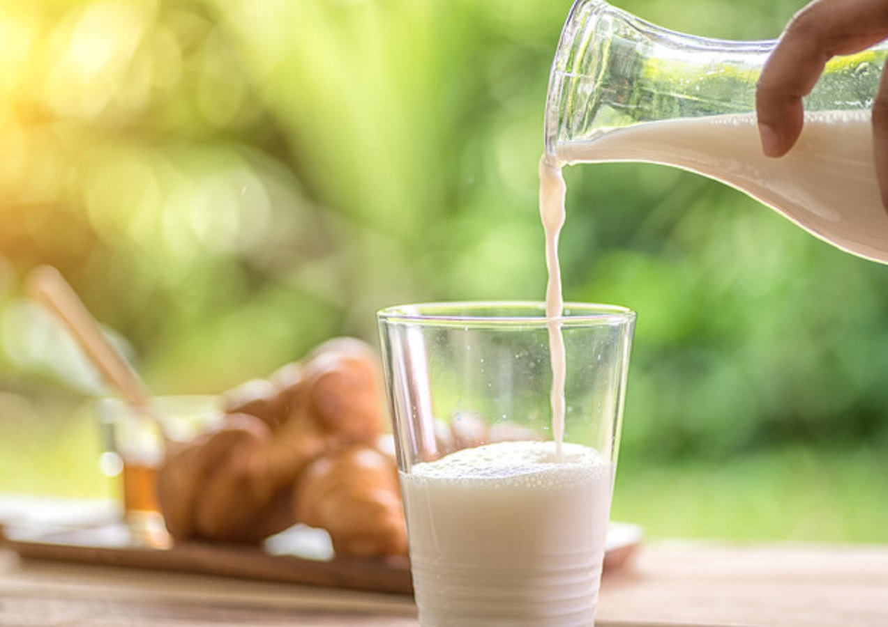 Tumore al seno, bere latte potrebbe aumentare rischio