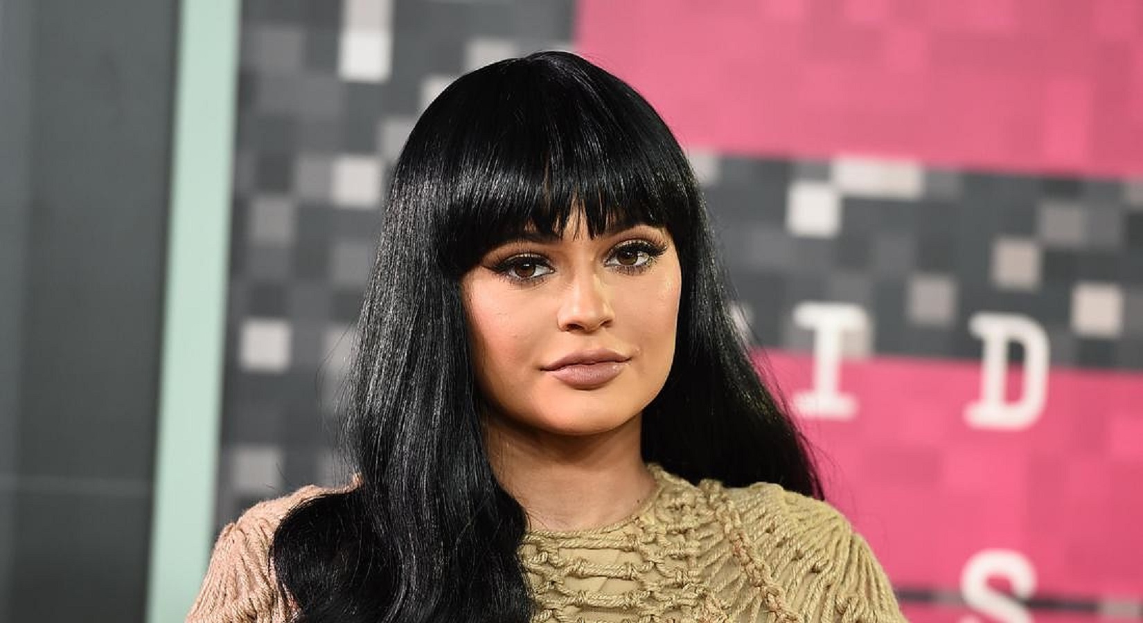 Kylie Jenner, nel suo beauty case c'è questo siero da 22,95 euro