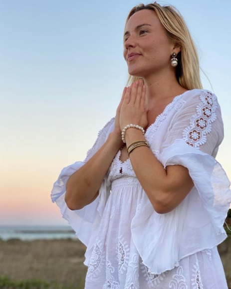 Thea Crudi, la cantante olistica che usa il suono come forma di meditazione