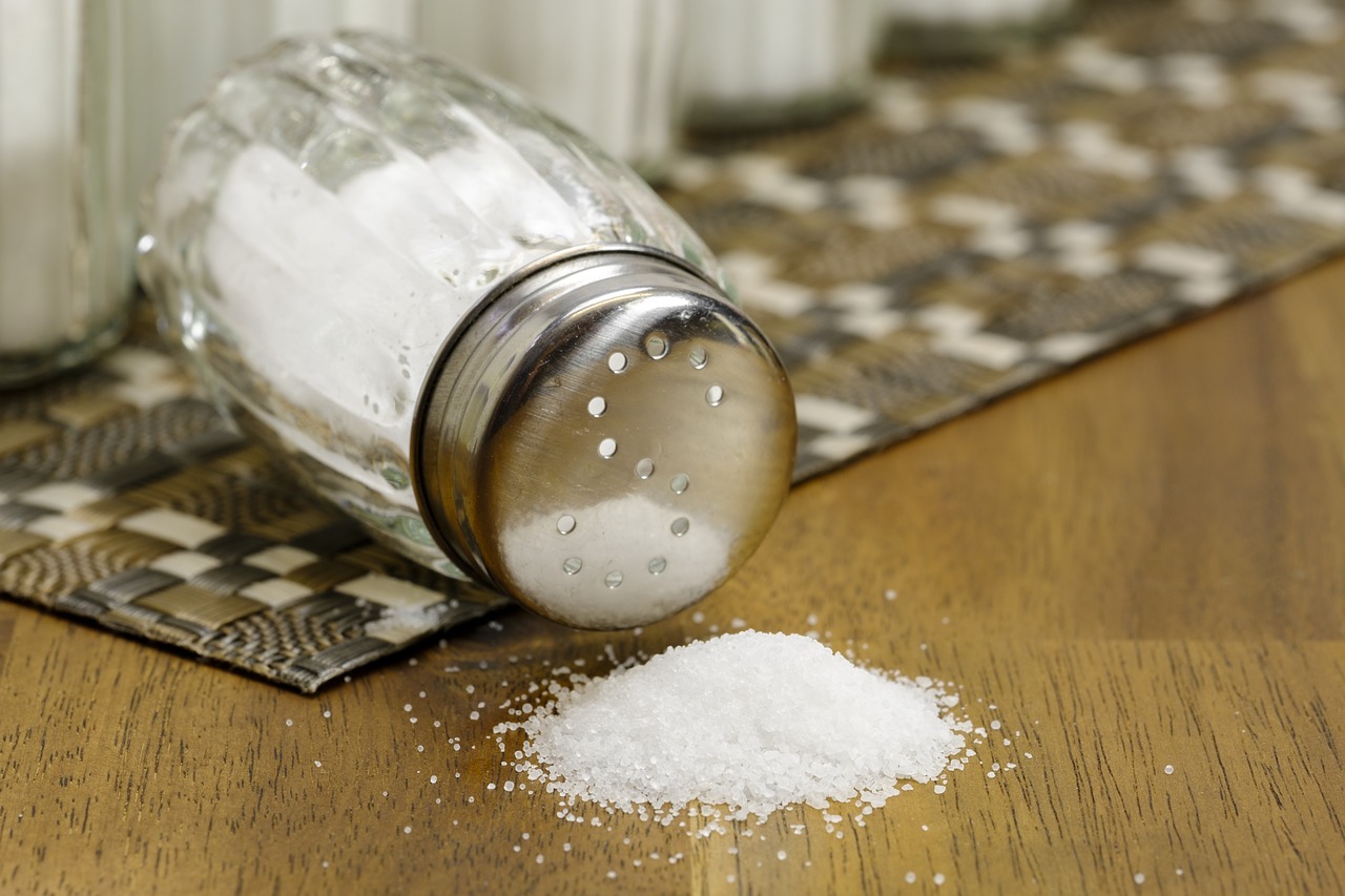Ridurre l'assunzione di sale può essere efficace quanto assumere un farmaco