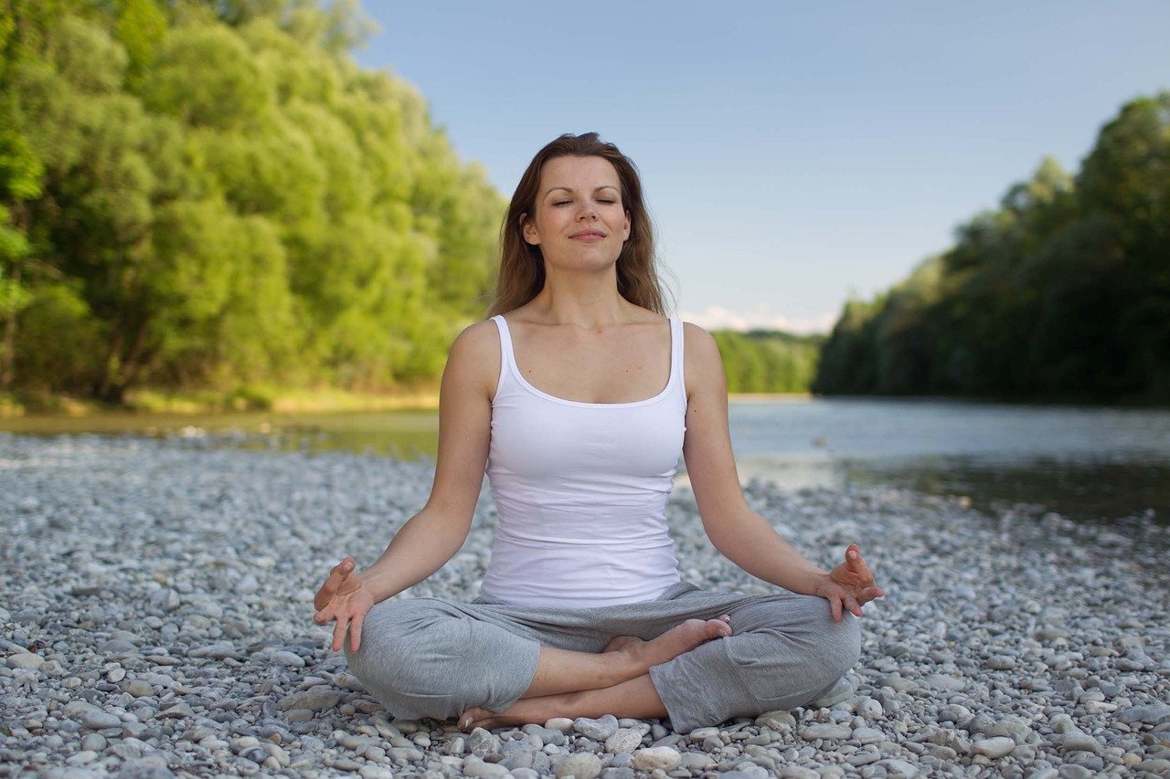 La meditazione riduce lo stress a lungo termine: la prova nei capelli