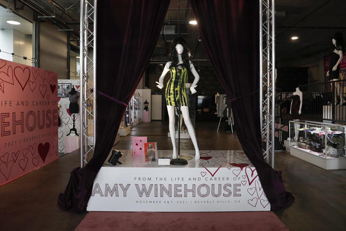 Amy Winehouse, asta record per l'abito indossato al suo ultimo concerto
