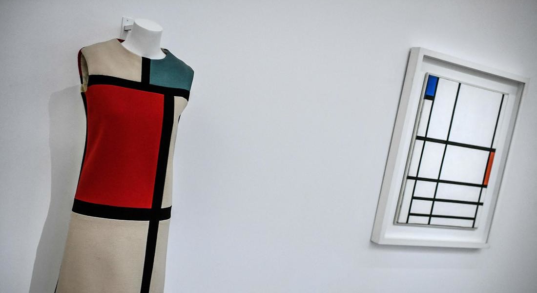 Yves Saint Laurent e l'arte: i suoi abiti in 6 musei di Parigi accanto ai capolavori