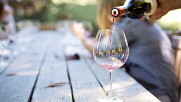 Un bicchiere di vino non può provocare tumori: l'intervento di Assoenologi